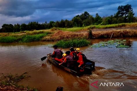 Puluhan Satgas Karhutla Padamkan Api Di Area Bandara Banjarbaru