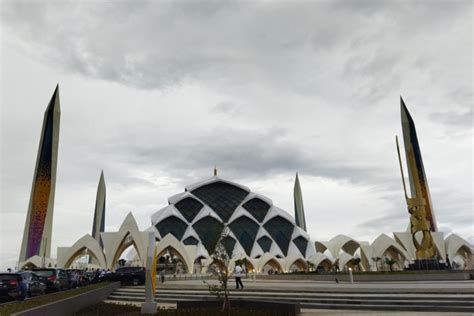 Kronologi Bocah Jatuh Dari Lantai 2 Masjid Al Jabbar Terperosok Dan