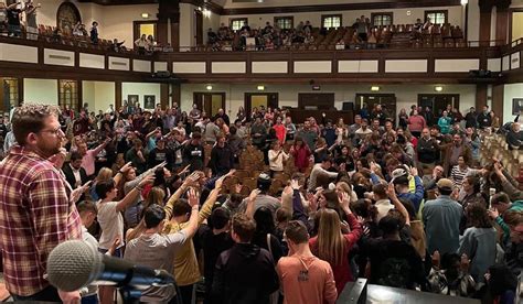 Religious Revival Meeting At Asbury University Going Strong After More