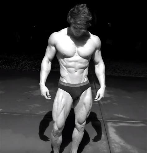 Jeff Seid Looking Aesthetic Bodybuilding