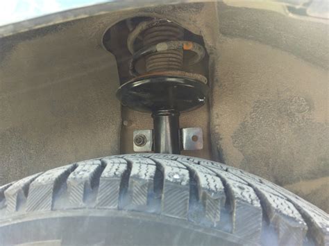 Поменял задние стойки, начали потеть. — Renault Duster (1G), 2 л, 2015 ...