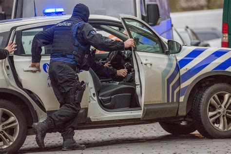 Un Policier Blessé Dans Une Fusillade Lors Dune Perquisition à