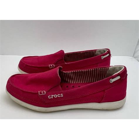 Crocs Womans Walu Pink Canvas Loafer Slip On Size 7 Gem