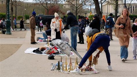 Il Y A Trop De Policiers A Devient Impossible Les Vendeurs La