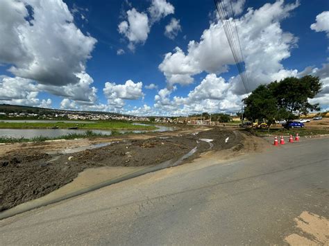 Prefeitura Interdita Parte Da Pista Da Lagoa Das Bateias Para Retirada