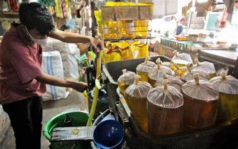 ID Food Distribusikan 57 5 Ton Minyak Goreng Ke Pasar Tradisional Di