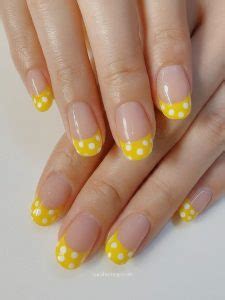 35 Simple Polka Dot Nail Art Designs