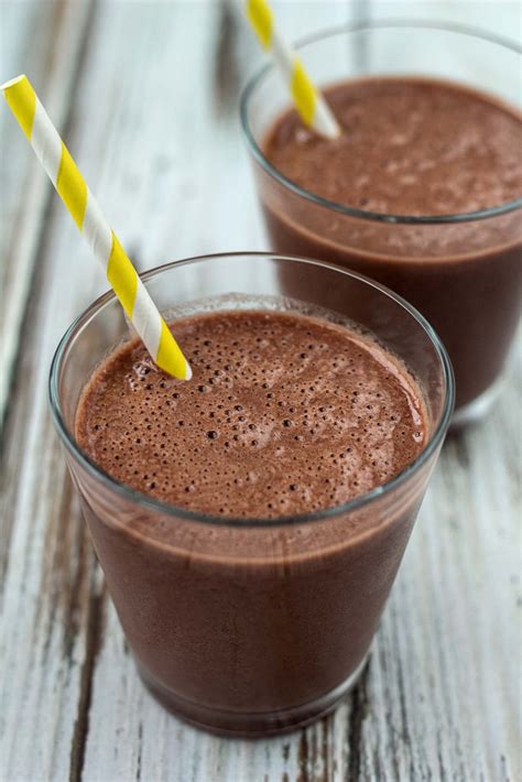 Recipe for Healthy Banana and Chocolate Shake - Done in only 5 miutes!