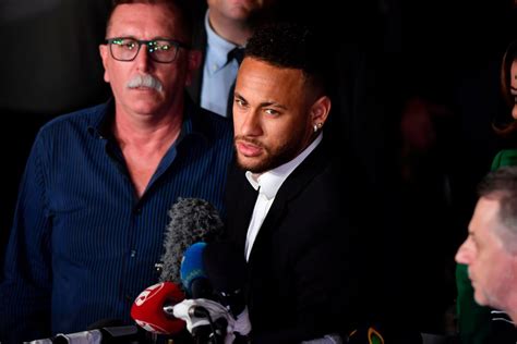 No hay suficientes pruebas para acusar a Neymar de violación dice