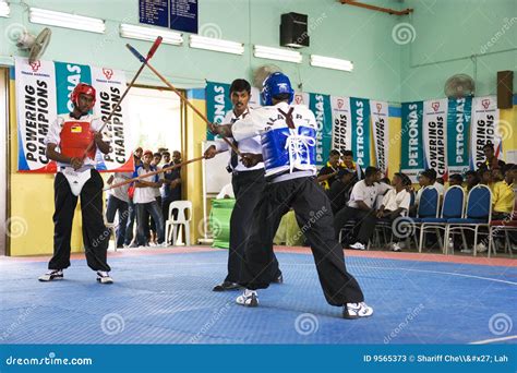 Steuerkn Ppel K Mpfende Silambam T Tigkeit Redaktionelles Stockfoto