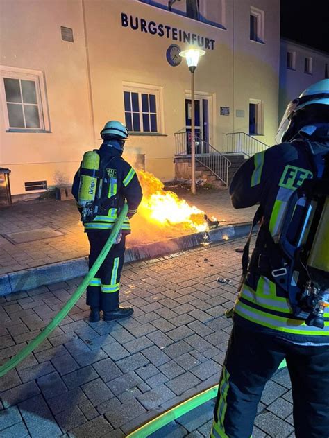 Brennende Mülltonnen am Bahnhof Feuerwehr Steinfurt