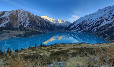 Premium Photo | Winter mountain lake with turquoise water big almaty ...