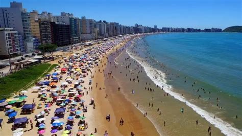 Guarapari recebe multidão de turistas para a virada do ano