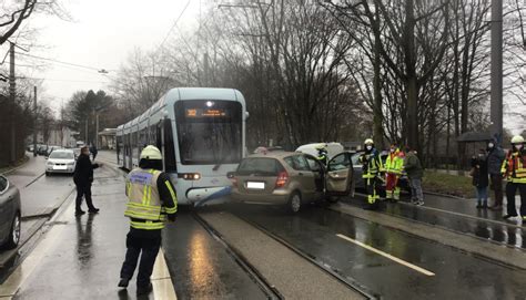 Unfall Zwischen Stra Enbahn Und Pkw Eine Leichtverletzte Person