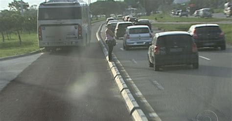 G1 Pedestre é atropelado em pista BRT na Barra da Tijuca diz