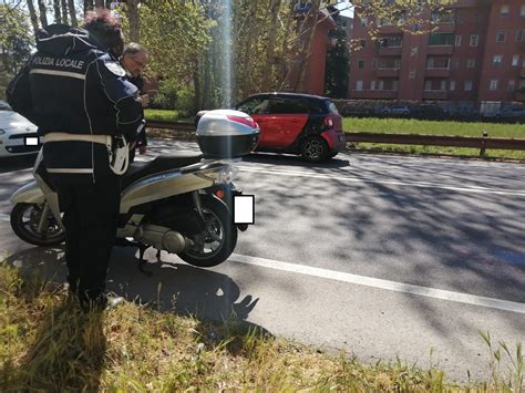 Vimodrone Incidente Tra Auto E Scooter Sulla Padana Arriva L