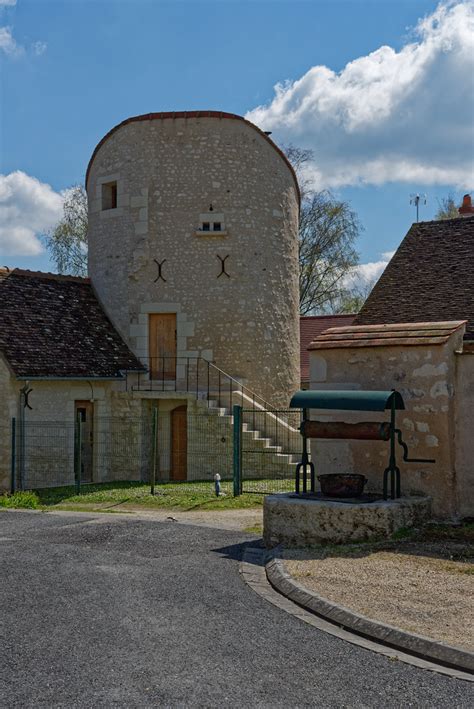 Saint Genou Indre Probablement Une Tour D Angle De L Enc Flickr