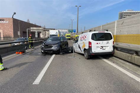 A Basel Sperrung Der Autobahn Nach Unfall