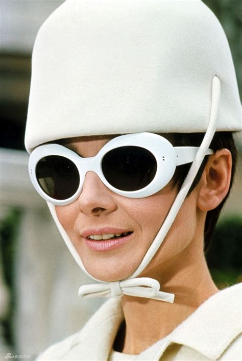 The Best Oval Sunglasses Of 2017 These Vintage Inspired Sunglasses Are About To Be Everywhere