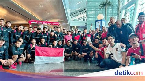 Tiba Di Doha Timnas Indonesia U Disambut Ultras Garuda Adonaranews