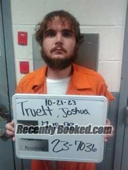 Recent Booking Mugshot For Joshua Adam Truett In Sebastian County