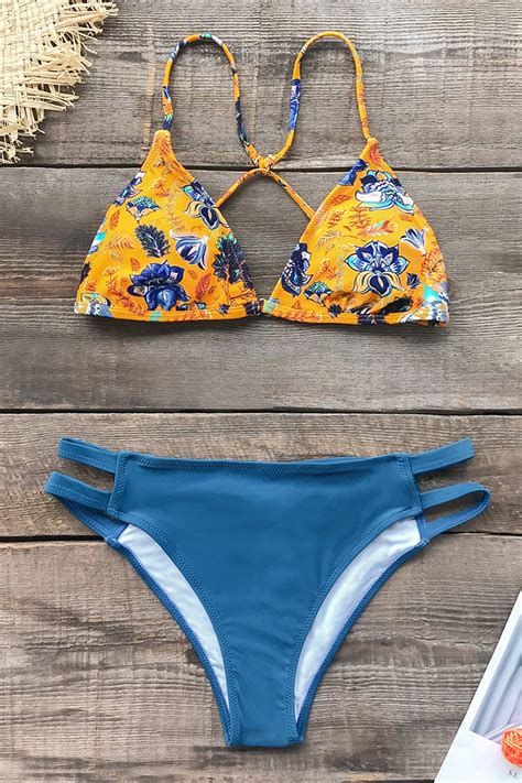 Bikini triangle imprimé à fleurs bleu marine et jaune avec lanière à