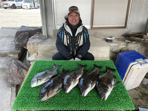 磯釣りでグレ42㎝・40㎝・チヌ46㎝まで3枚・ゲット！ 一栄丸渡船｜三重県紀北町