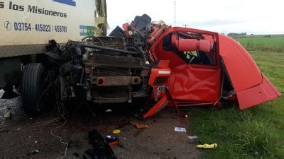 Dos Camiones Chocaron A La Ruta 14 Y Uno De Los Conductores Fue