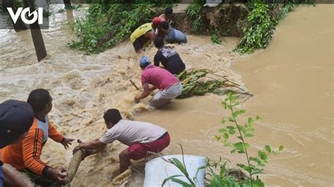 Tanggul Sungai Kaliombo Jebol Ratusan Rumah Warga Di Pati Jateng