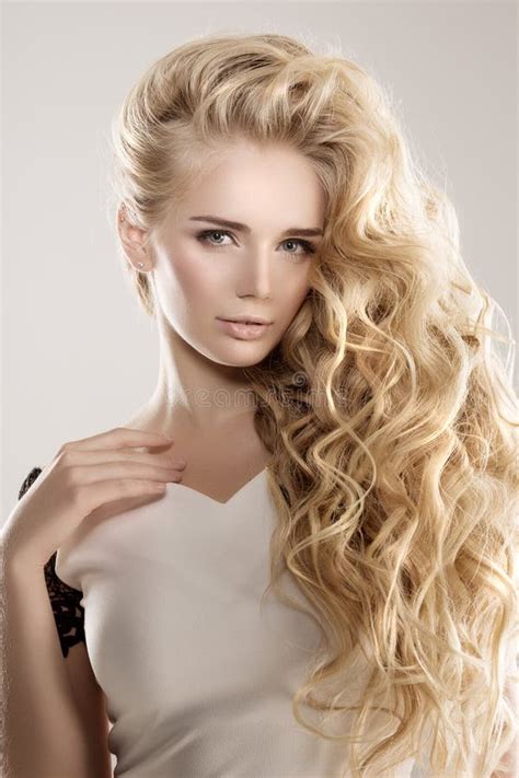 Model With Long Hair Blonde Waves Curls Hairstyle Hair Salon Updo