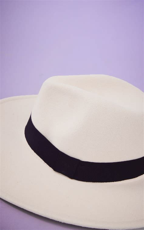 White Basic Fedora Hat | Accessories | PrettyLittleThing USA