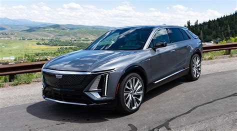 Cadillacs Lyriq Suv Is The Exact Ev It Needed To Build Engadget