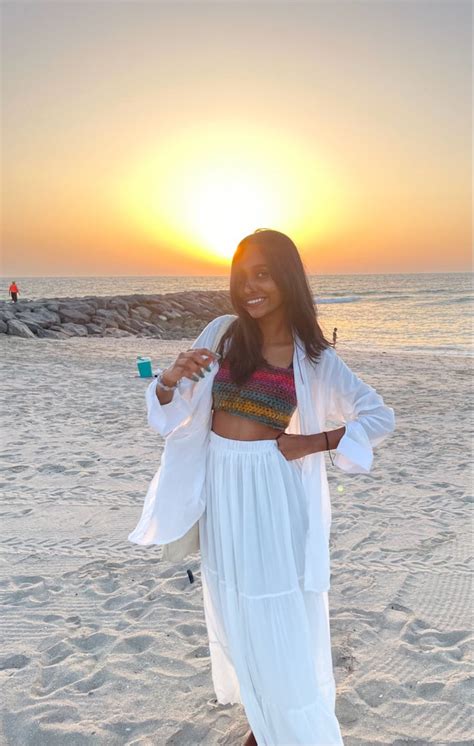 4 Hot Sexy Sadiiyah Bikini Pics