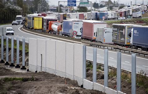 Calais La Mairie Saisit La Justice Contre Le Mur Anti Intrusions