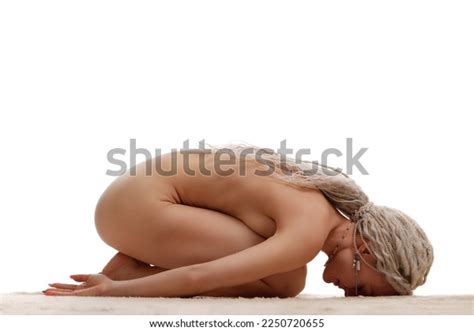 3 448 en la categoría Beautiful woman naked yoga de imágenes fotos