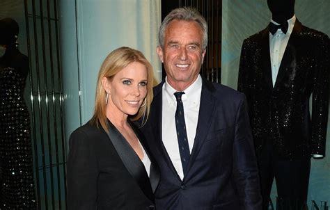 RFK Jr S Wife Cheryl Hines Ditches Wedding Ring After Alleged Affair