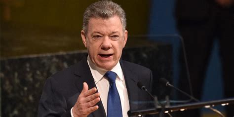 Juan Manuel Santos Y Su Meme Tras Prohibírsele Abordar Un Vuelo Hacia