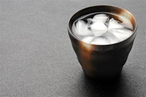 焼酎の飲み方をじっくり解説！好みのスタイルで楽しもう 嗜好品 オリーブオイルをひとまわし