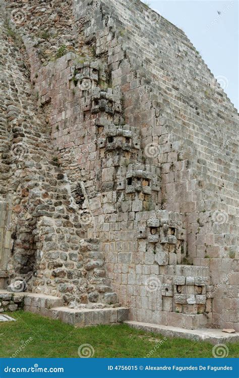 De Piramide Uxmal Van Tovenaars Stock Afbeelding Image Of Yucatan