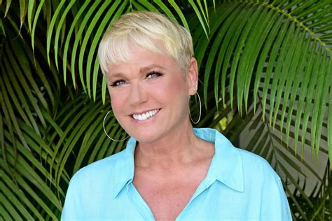 Xuxa abre Prêmio Multishow em nave espacial e canta em parceria