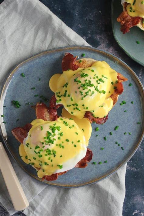 Easy Eggs Benedict With Quick Hollandaise Carrie S Kitchen