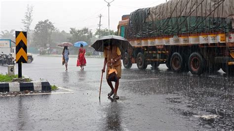 Weather Update Cloudy Sky Winds Bring Down Temperature In Delhi Rain