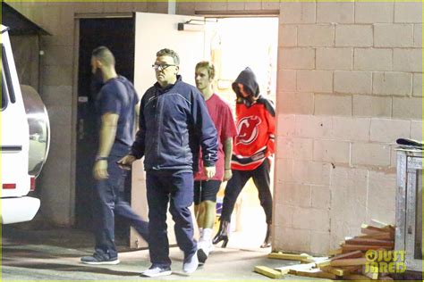 Selena Gomez Appears to Wear Justin Bieber's Jersey at His Hockey Game! | Photo 1120036 - Photo ...