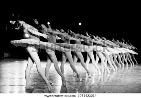 1,550 Royal Ballet Dancer Images, Stock Photos & Vectors | Shutterstock