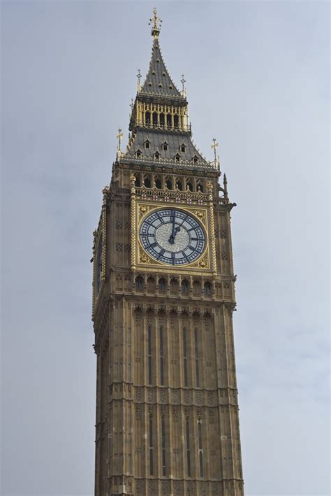 Big Ben chimes again on Remembrance Sunday after three-year restoration ...