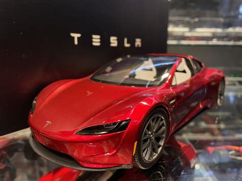 Tesla Roadster Red 1/18