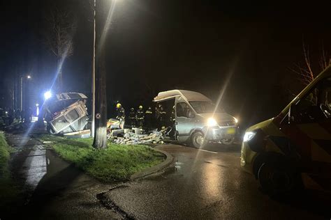 Bestelbus Breekt Doormidden Bij Ernstig Ongeval Nu Nl