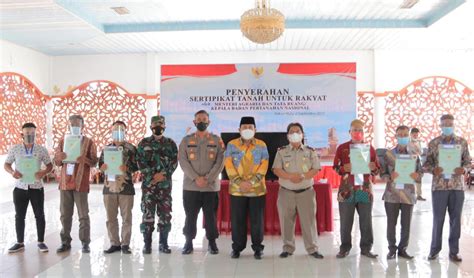 Program PTSL BPN Bupati Serahkan 300 Sertifikat Tanah Untuk Rakyat