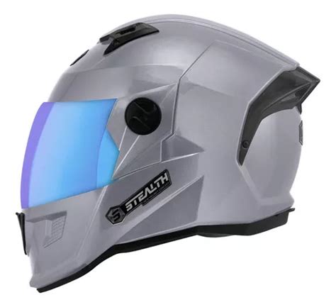 Casco deportivo cerrado sigiloso con visera camaleón sólida color