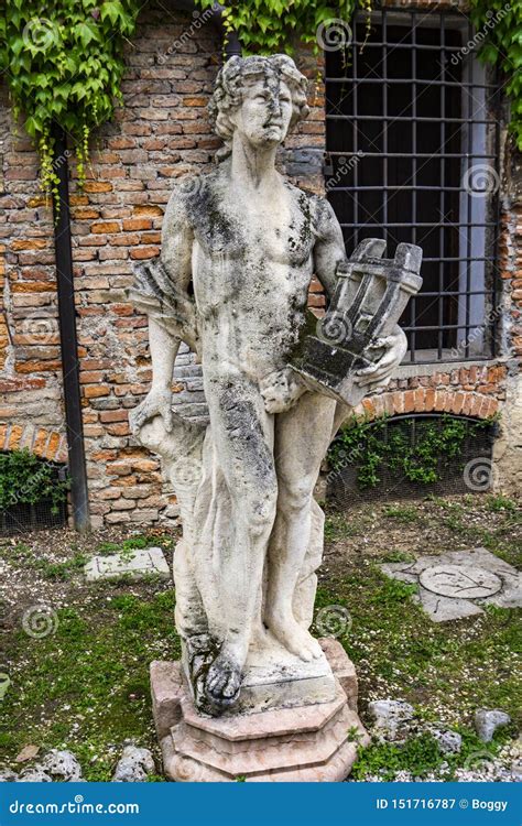 Statue Im Hof Des Teatro Olimpico In Vicenza Italien Stockbild Bild